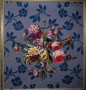 Bukiet kwiatów na niebieskim tle. Gobelin z manufaktury Aubusson. XVIII wiek. Aubusson, Muzeum Gobelinów autorstwa French School