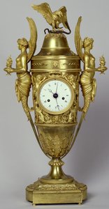 Wazon zegarowy z orłem, ok. 1800 (brąz złocony) autorstwa French School