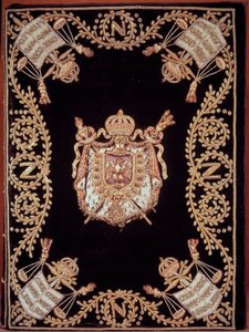 Okładka jednego z dwunastu oryginalnych wydań „Code civil des francais”” ogłoszonego przez Napoleona Bonaparte 21.03.1804. Oprawiony aksamitnym haftem ze złota i srebra z godłem sprawiedliwości i herbem cesarza. Francuska ustawa o prawach obywatelskich. B. autorstwa French School