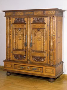 Szafka z siedmioma kolumnami, ok. godz. 1665 (drewno i intarsja)