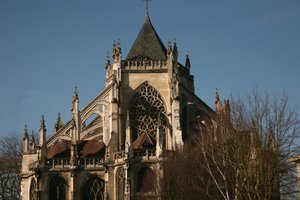 Przedstawiający widok na wschodni kraniec kościoła autorstwa French School