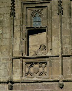 Atrapa okna w elewacji wejściowej z postacią patrzącej kobiety, być może żony Jacquesa Coeura, 1443-51 autorstwa French School