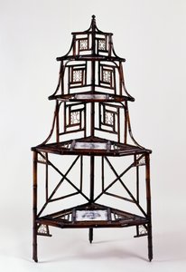 Drugie Cesarstwo w stylu Dalekiego Wschodu (Napoleon III) bambusowa narożna etagere kwietnik z francuskimi płytkami z majoliki i czterema kondygnacjami, II poł. XIX w., Francja autorstwa French School