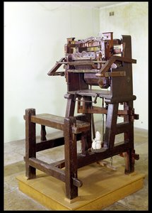 Pierwsze krosno do tkania pończoch, 1750 (drewno i metal)