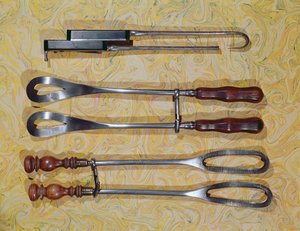 Kleszcze używane przez Jana Palfyna z Gandawy (1650-1730) (drewno i metal)