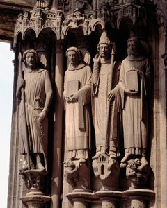 Sztuka gotycka: „”Figury męczenników, lewy święty Teodor, żołnierz rzymski”” Zatoka portalu południowego bazyliki Notre Dame de Chartres autorstwa French School