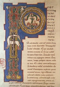 Historyczny inicjał „P” przedstawiający przeplatany wzór i fantastyczne zwierzęta, z łacińskiej Biblii pochodzenia Limoges, ok. 1930 r. 1125 (welum) autorstwa French School