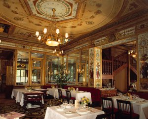 Widok wnętrza restauracji „Le Grand vefour”” w ogrodach Palais Royal, zrealizowanej w XVIII wieku. Paryż. autorstwa French School