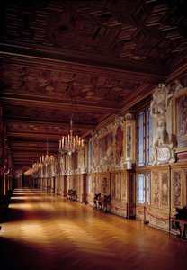 Widok wnętrza galerii Francois I w Fontainebleau. Stolarka i murale Szkoły Fontainebleau autorstwa French School