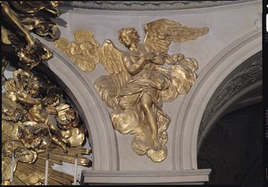 Anioł w stylu Ludwika XIV, od łuku po prawej stronie ołtarza głównego w kaplicy (złocony brąz)