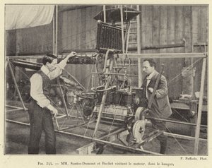 MM Santos-Dumont i Buchet zwiedzający lokomotywę, w hangarze (grawerowanie) autorstwa French School