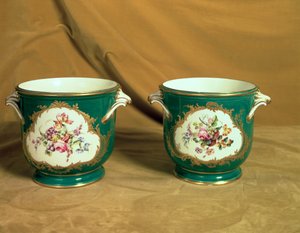 Para lodówek Sevres, z serwisu Frederick V, 1758 (porcelana z miękkiej pasty)
