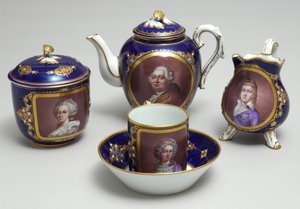 Część serwisu do herbaty z portretami Ludwika XVI (1754-93) i Marii Antoniny (1755-93), Sevres, Francja, ok. 1789 (porcelana)