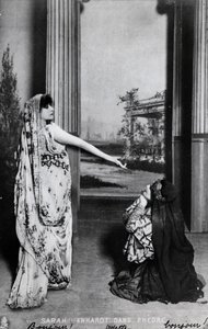 Pocztówka przedstawiająca Sarę Bernhardt (1844-1923) w Fedrze autorstwa Jeana Racine