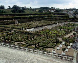 Architektura renesansowa: widok na ogrody zamku de Villandry zbudowanego na początku XVI wieku, jeden z zamków nad Loarą. Villandry, Indre i Loire autorstwa French School