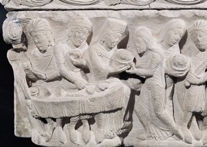 Salome przedstawiająca głowę św. Jana Chrzciciela w święto Heroda, fragment płaskorzeźby na głowicy (kamień) (detal z 86203) autorstwa French School