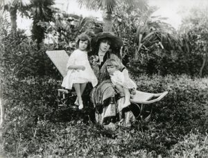 Sarah Bernhardt, lata 90. XIX wieku, 1890 r autorstwa French School