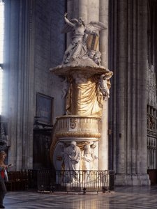 Statua w katedrze w Amiens (80). autorstwa French School