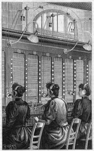 Gabinet telefoniczny (centrala telefoniczna - standardowa telefoniczna) przy rue Gutenberg w Paryżu w 1895 roku. Sekcja wielostanowiskowa dla 240 abonentów obsługiwana przez 3 telefonistów. autorstwa French School