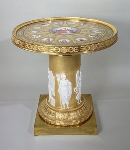 Tablica Austerlitz, inkrustowana tablicami Sevres upamiętniającymi zwycięstwo Napoleona pod Austerlitz, 1808-10 (złoto i porcelana) (zob. również 150427)
