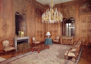The Great Lounge ze stolarką przypisywaną meblom z epoki Verbecka i Ludwika XV sygnowane przez D. Delanta i F. Folliota, 1730-36 autorstwa French School