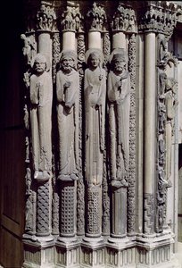 Nieznana postać, król Salomon, królowa Saby i król Dawid, figury ościeżnicowe z Portalu Królewskiego, 1140-55 autorstwa French School