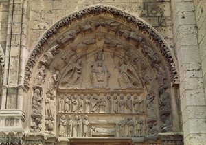 Widok tympanonu przedstawiającego intronizację Madonny z Dzieciątkiem, Drzwi Południowe Portalu Królewskiego, ok.1145-50 autorstwa French School