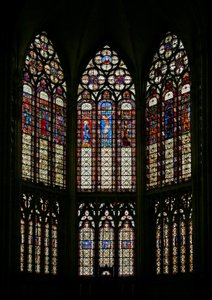 Okno przedstawiające clerestory wschodniego końca z oknami pasmowymi autorstwa French School