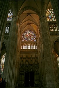 Okno przedstawiające południowy transept autorstwa French School