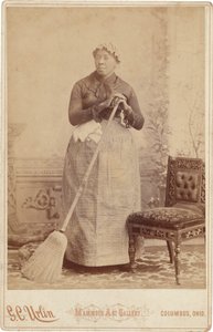 Portret kobiety z miotłą, ok. 1885 (zdjęcie) autorstwa G.C. Urlin