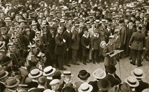 Odczytanie proklamacji kajzera o wojnie, Berlin, Niemcy, 4 sierpnia 1914 r autorstwa GPA