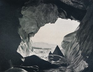 Obóz w jaskini pod Penelope Point, 1912, 1913