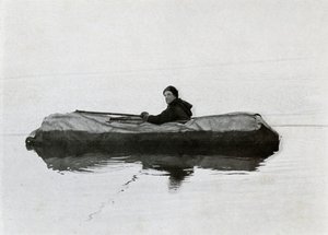 Campbell pływający w kajaku, 1911, 1913 autorstwa G. Murray Levick
