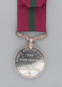 Medal za długoletnią służbę i dobre postępowanie, sierżant pułku major Hassan Jabir, Królewscy strzelcy afrykańscy