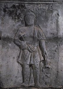 Stolica filaru Nautes przedstawiająca Wulkana trzymającego młot autorstwa Gallo Roman