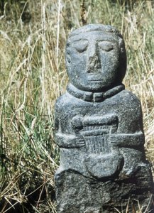Stanowisko galijskie: Statuetka z lirą odkryta w 1988 roku w Saint Symphorien w Paule na Cote d