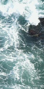 Rozbijające się fale oceanu autorstwa Gemma Bardot