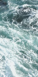 Burzliwe fale oceaniczne autorstwa Gemma Bardot