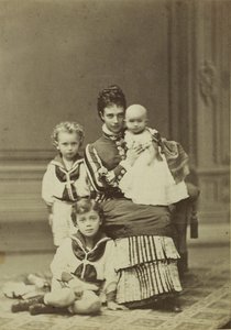 Wielka Księżna Maria Fiodorowna z dziećmi, Mikołaj Aleksandrowicz, Jerzy..., ok. 1930 r. 1875. autorstwa Georg Emil Hansen