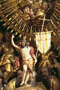 Ołtarz, fragment rzeźbienia Chrystusa Triumfującego w otoczeniu aniołów i świętych fot