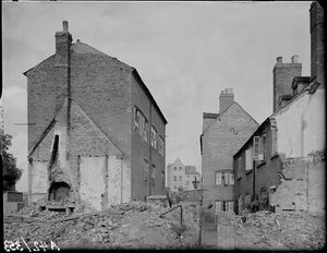 Court 16, Little Park Street, Coventry, 1941. autorstwa George Bernard Mason