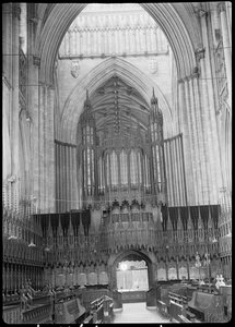 York Minster, Minster Yard, York, 1942. autorstwa George Bernard Wood
