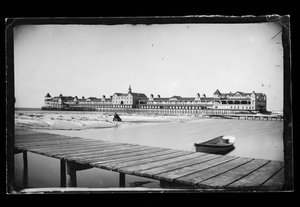 Żelazne molo, Coney Island, Brooklyn, ok. 1872-87 (negatyw mokry kolodionowy)