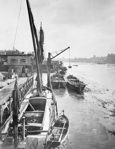 Albert Embankment w kierunku Pałacu Lambeth od Vauxhall Bridge, Londyn autorstwa George Davison Reid