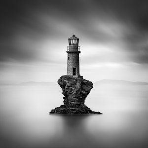 Latarnia morska na Wyspie Samotności autorstwa George Digalakis