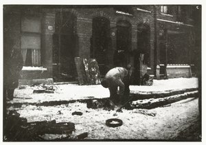 Pracownik budowlany przy pracy w śniegu w Amsterdamie autorstwa George Hendrik Breitner
