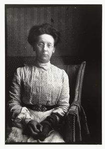 Portret Margarethy Breitner, siostry fotografki autorstwa George Hendrik Breitner