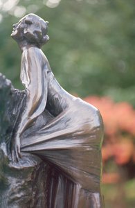 Wendy, fragment z figury Piotruś Pan, 1912 (brąz) (fragment)