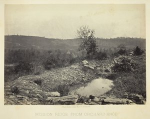 Mission Ridge z Orchard Knob, 186466. autorstwa George N. Barnard