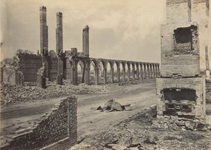 Ruiny zajezdni RR, Charleston, Karolina Południowa, lata 60. XIX wieku. autorstwa George N. Barnard